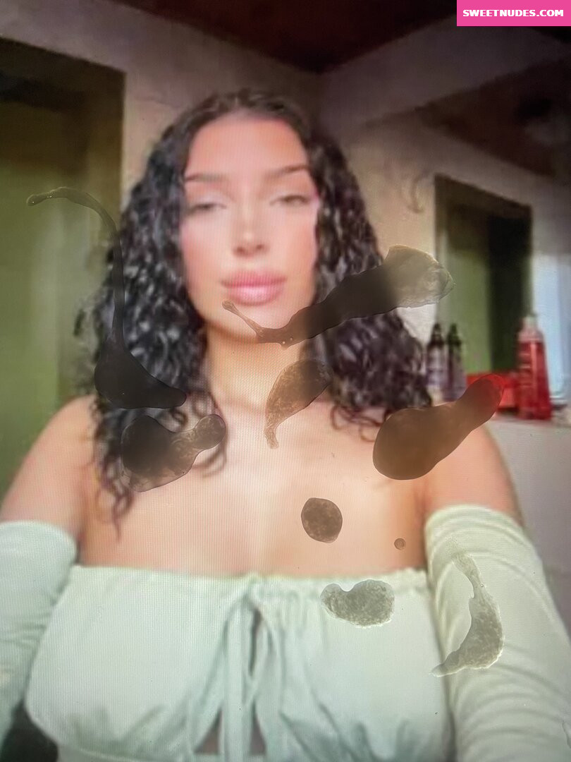 nude Houda caught off guard